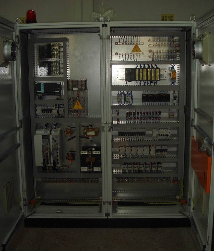 PLC邏輯控制柜PLC邏輯控制柜"適應(yīng)環(huán)境，也就適應(yīng)了問(wèn)題"